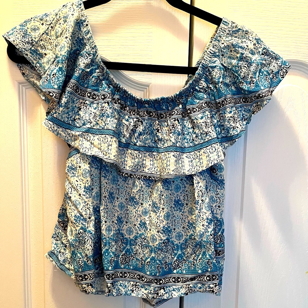 Rue 21 Ladies Size Medium On/Off Shoulder Ruffle Top